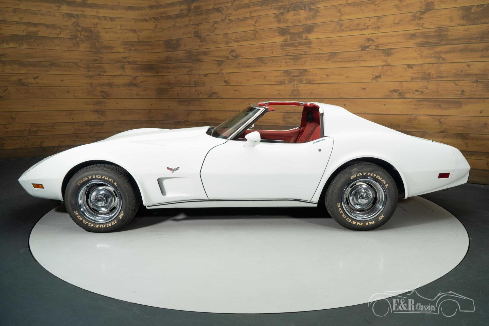 Chevrolet Corvette C3 Stingray Cabriolet | 1977, Automaat, Achterwielaandrijving, 179 pk, Wit