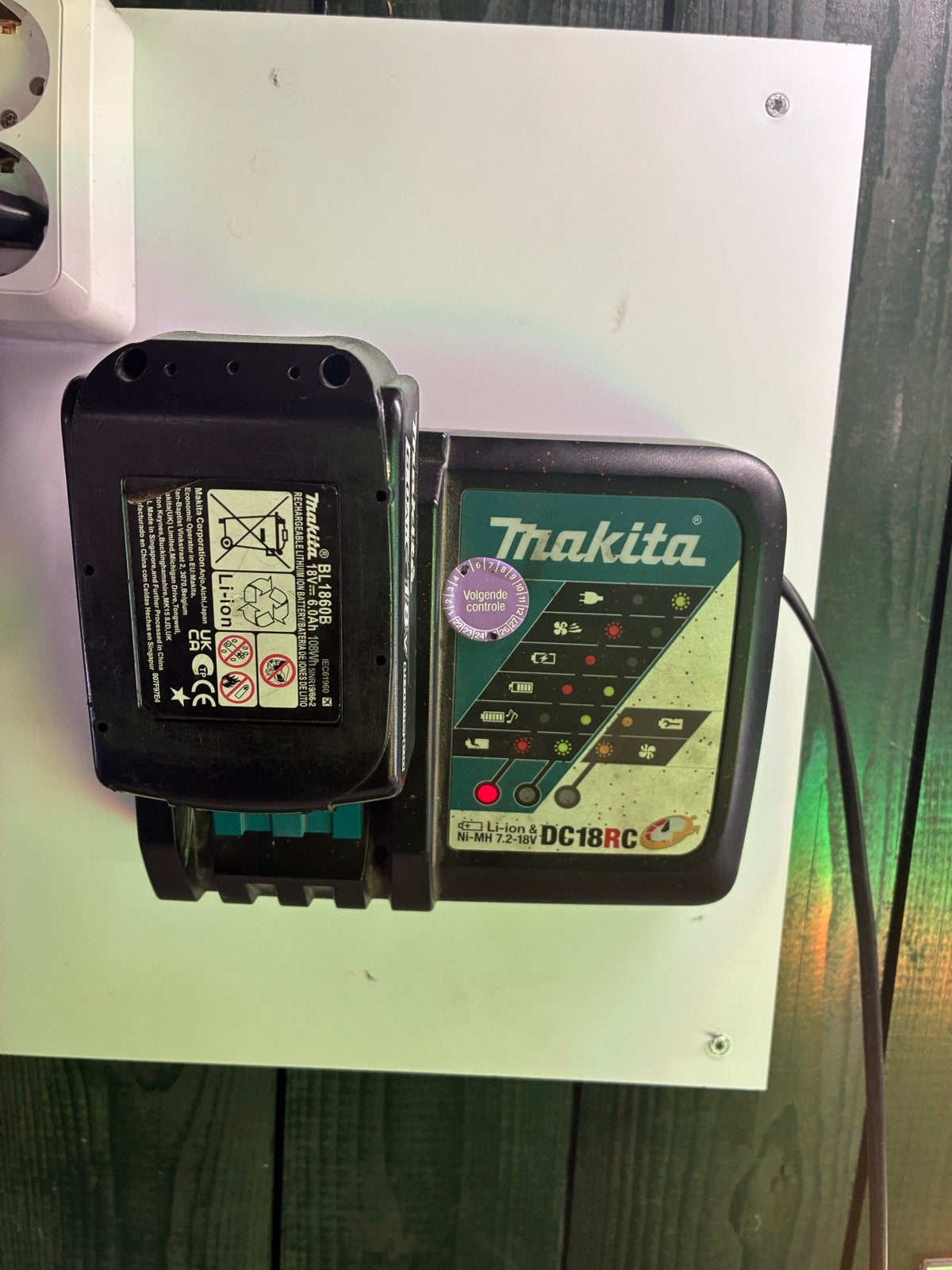 Ophangbeugel voor Makita 18V acculader (enkele lader), Ophalen of Verzenden, Nieuw