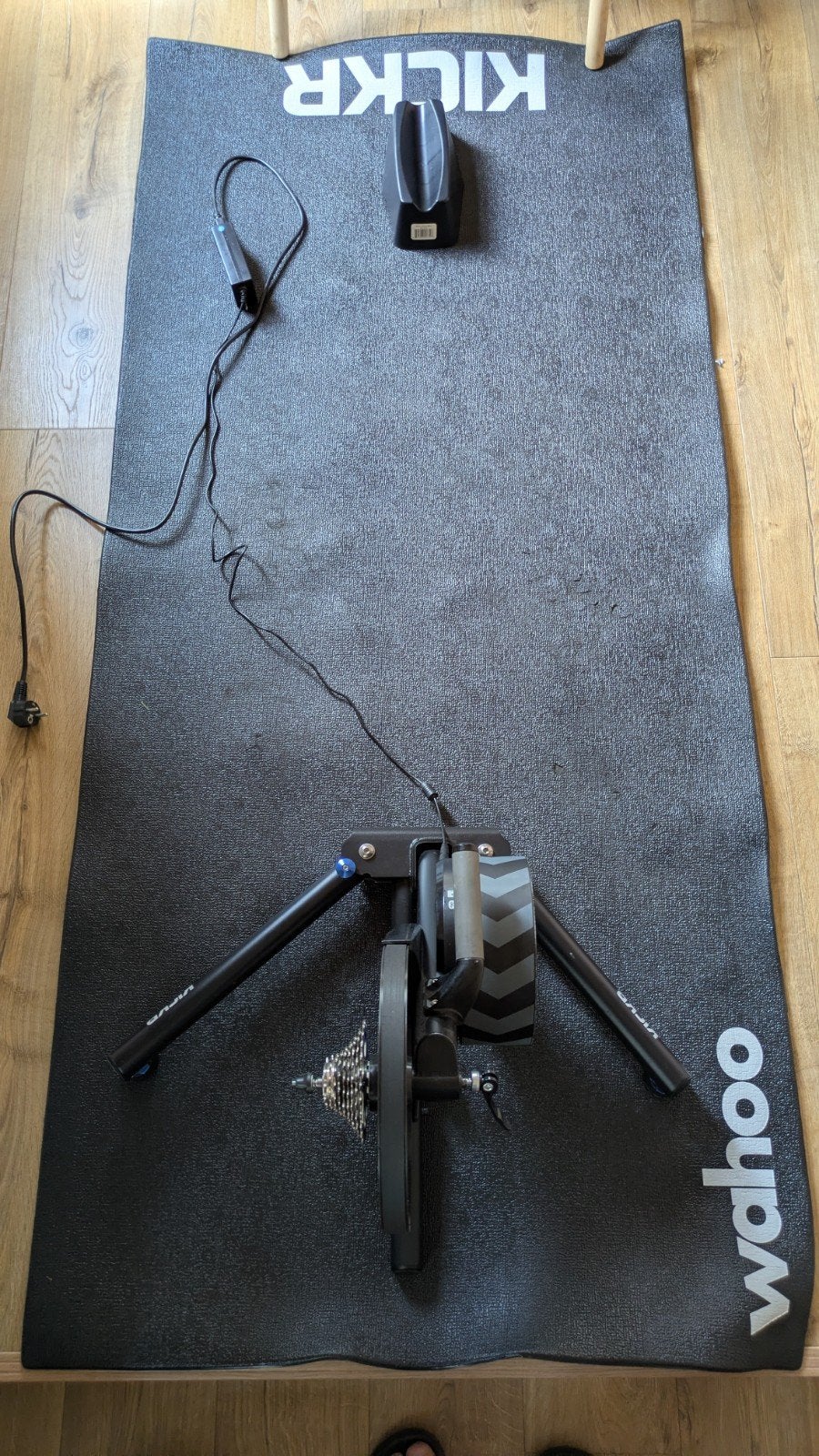 Wahoo KICKR (v4) incl orginele mat en voorwielblok, Ophalen, Gebruikt, Hometrainer