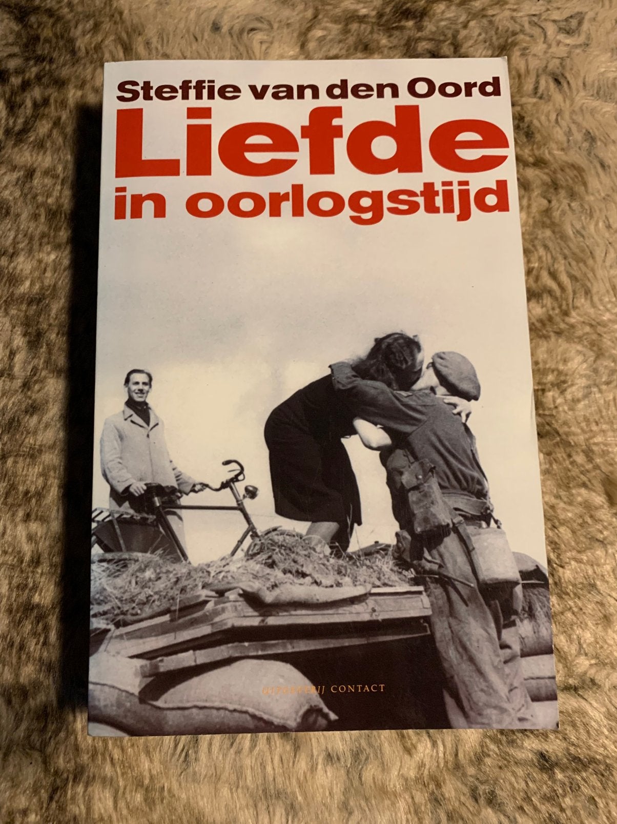 Steffie van den Oord - Liefde in oorlogstijd, Ophalen of Verzenden, Gelezen, Steffie van den Oord