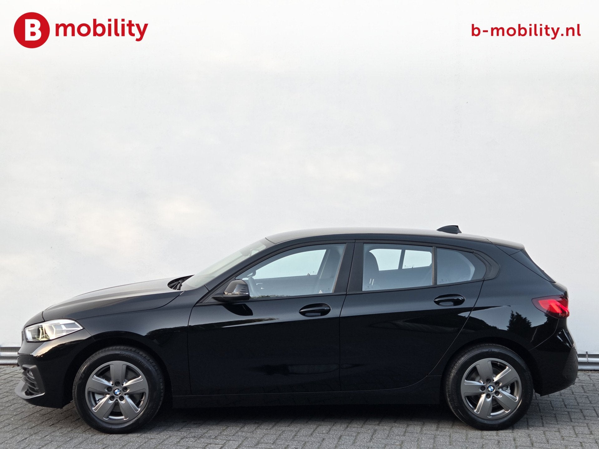 BMW 1-serie 116i Business Edition Automaat Apple CarPlay NL, Stof, Gebruikt, Zwart, Origineel Nederlands