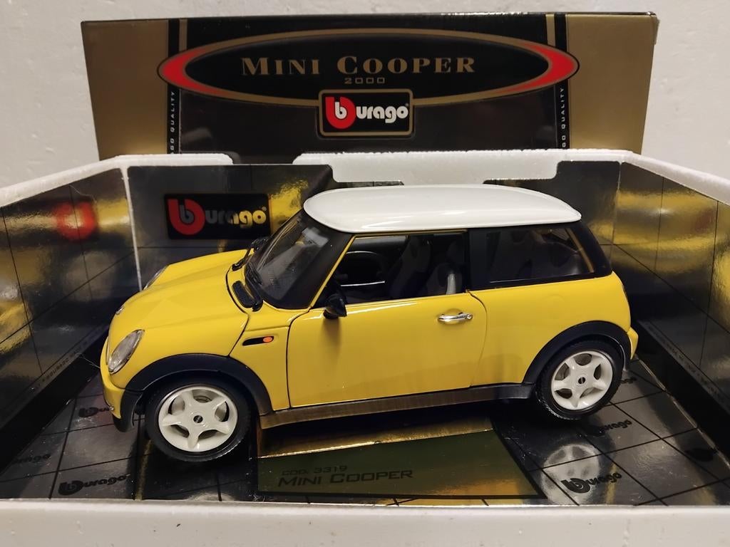 Mini Cooper 2000 Yellow uitvoering Bburago metal 1:18 KRD, Ophalen of Verzenden, Zo goed als nieuw, Auto, Overige merken