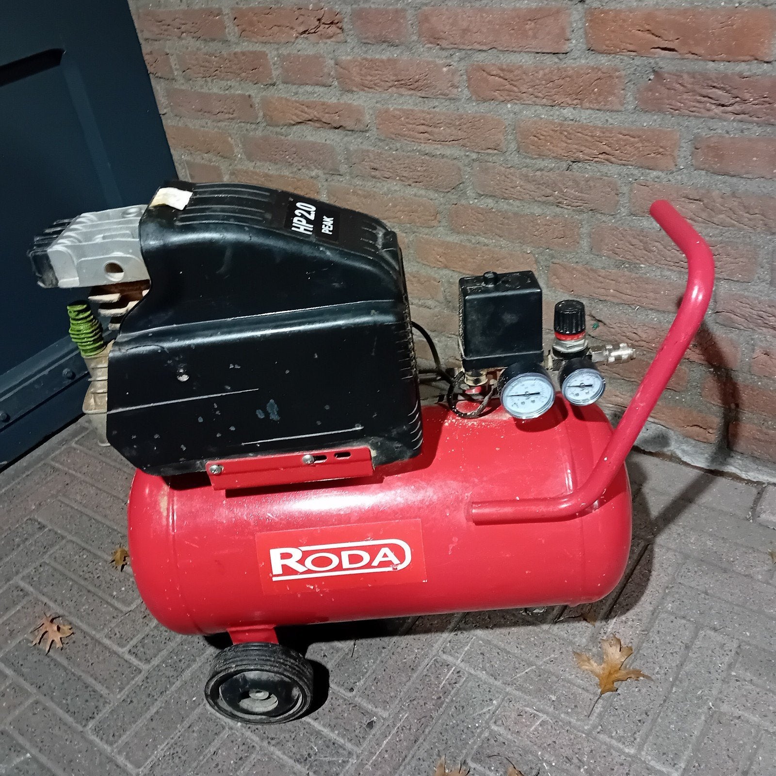 Roda compressor met 2.0 HP motor, Ophalen, Gebruikt, 6 tot 10 bar, Minder dan 200 liter/min
