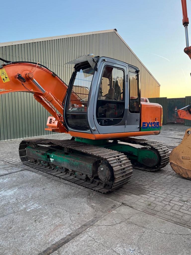 Hitachi EX135 Graafmachine - Krachtig en Betrouwbaar, Zakelijke goederen, Machines en Bouw | Kranen en Graafmachines, Ophalen of Verzenden