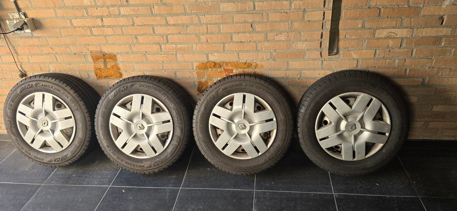 Stalen velgen met ZGAN winterbanden voor Renault Trafic, Ophalen, Gebruikt