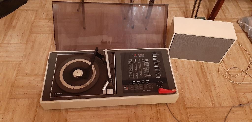 Philips platenspeler met Schneider versterker / mengpaneel, Ophalen of Verzenden, Zo goed als nieuw, Platenspeler, Philips