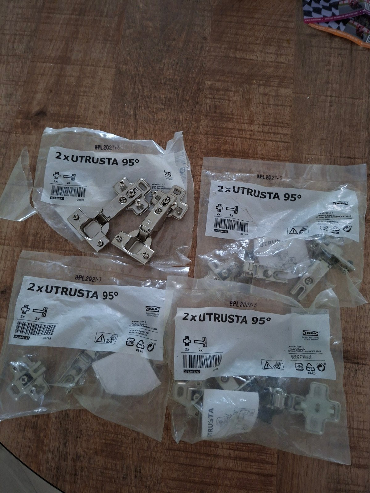Ikea Utrusta scharnieren €5 per zakje, Ophalen of Verzenden, Nieuw, Scharnier