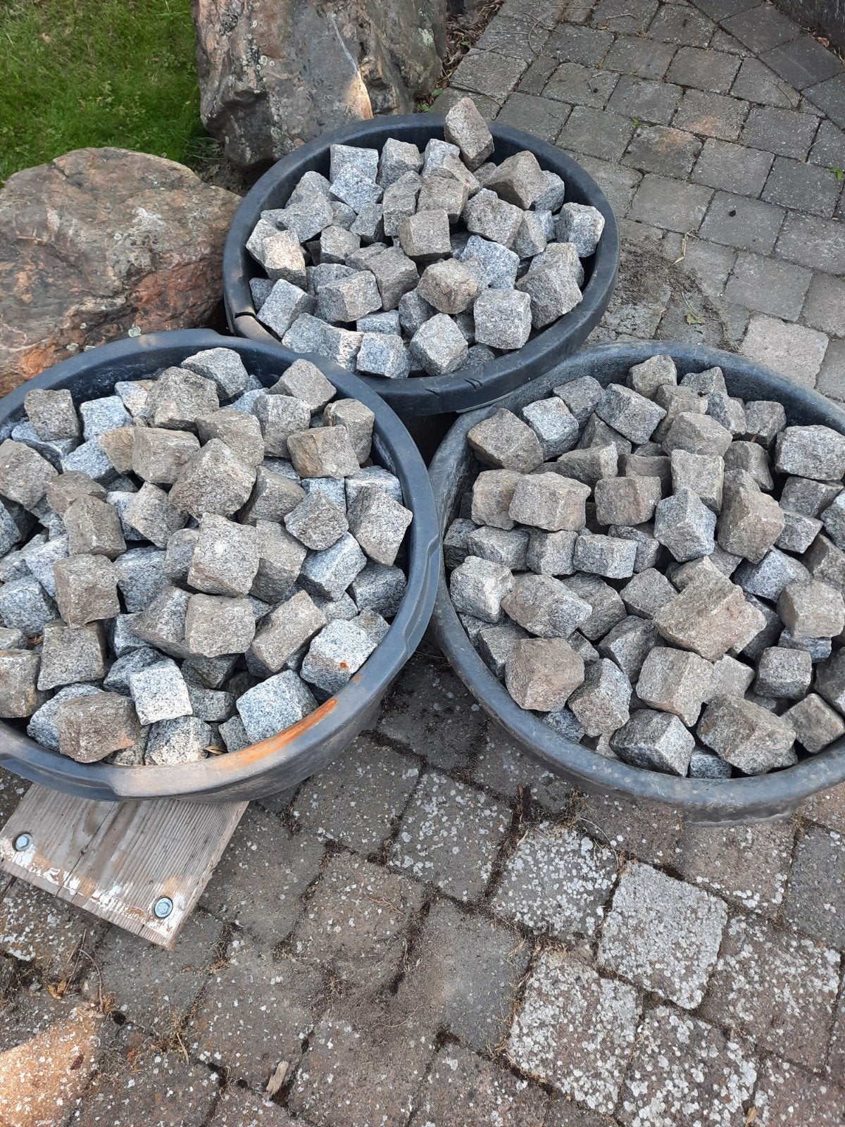 Portugese  kinderkopjes, graniet., Ophalen, Graniet