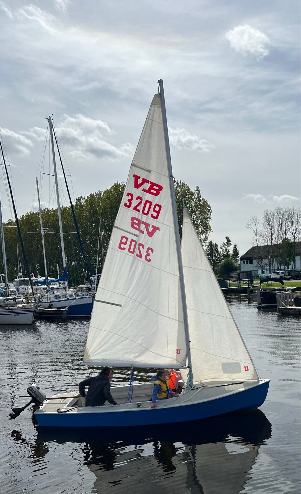 Volksboot met trailer en buitenboordmotor, Ophalen of Verzenden, Gebruikt