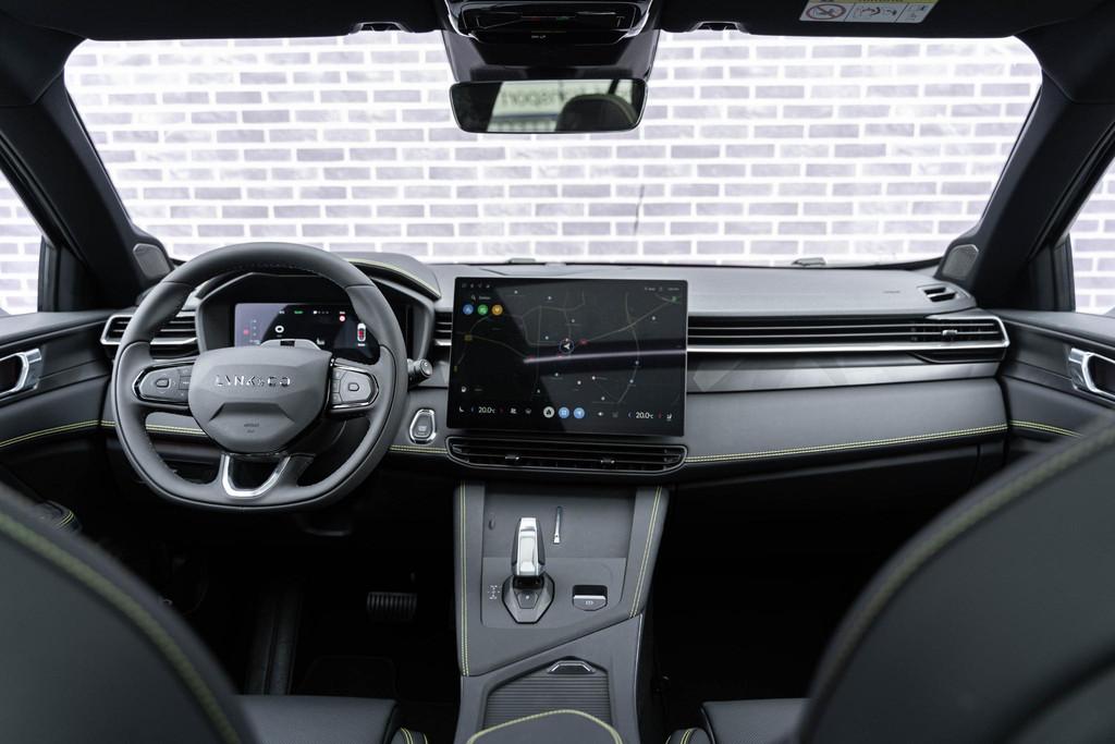 Lynk & Co 01 1.5 Plug-in Hybrid More | PHEV | Panoramadak |, Auto's, Lynk & Co, 4 cilinders, Zwart, Plug-in hybride, Bedrijf