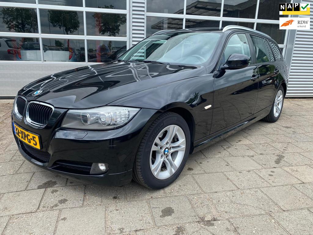BMW 3-serie Touring 318i LEER/TREKHAAK, Auto's, BMW, Euro 5, Zwart, 4 cilinders, Zwart
