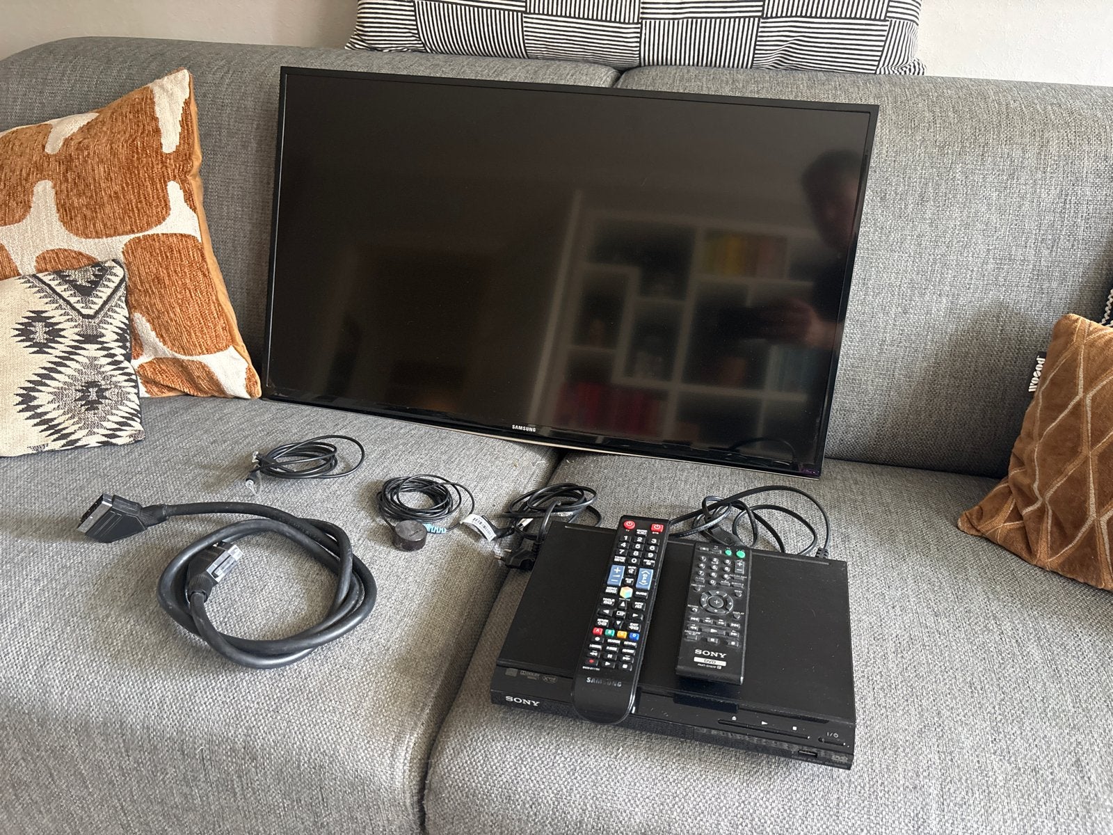 Samsung TV UE32H6200AW met Sony DVD-speler DVP-SR360, LED, 50 Hz, Zo goed als nieuw, Samsung