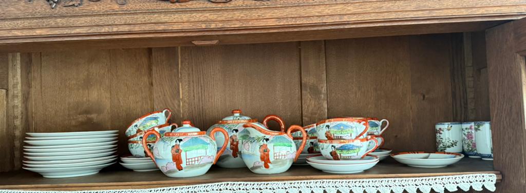 Vintage Japans theeservies met geisha-decoratie, Ophalen