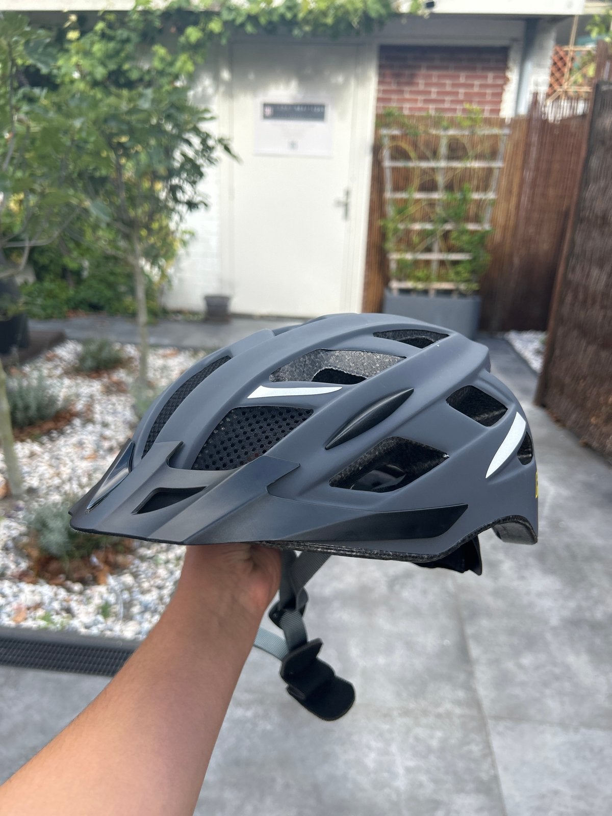 Fietshelm - Donkergrijs met Witte Details, Ophalen of Verzenden, Zo goed als nieuw, Overige maten, Heer of Dame