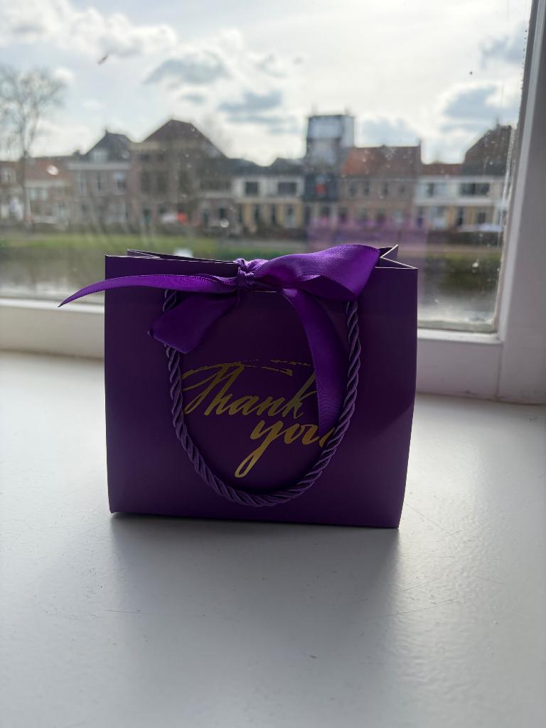 Prachtige paarse cadeautasjes – “Thank you” | Party set, Hobby en Vrije tijd, Feestartikelen, Ophalen of Verzenden, Nieuw, Feestartikel