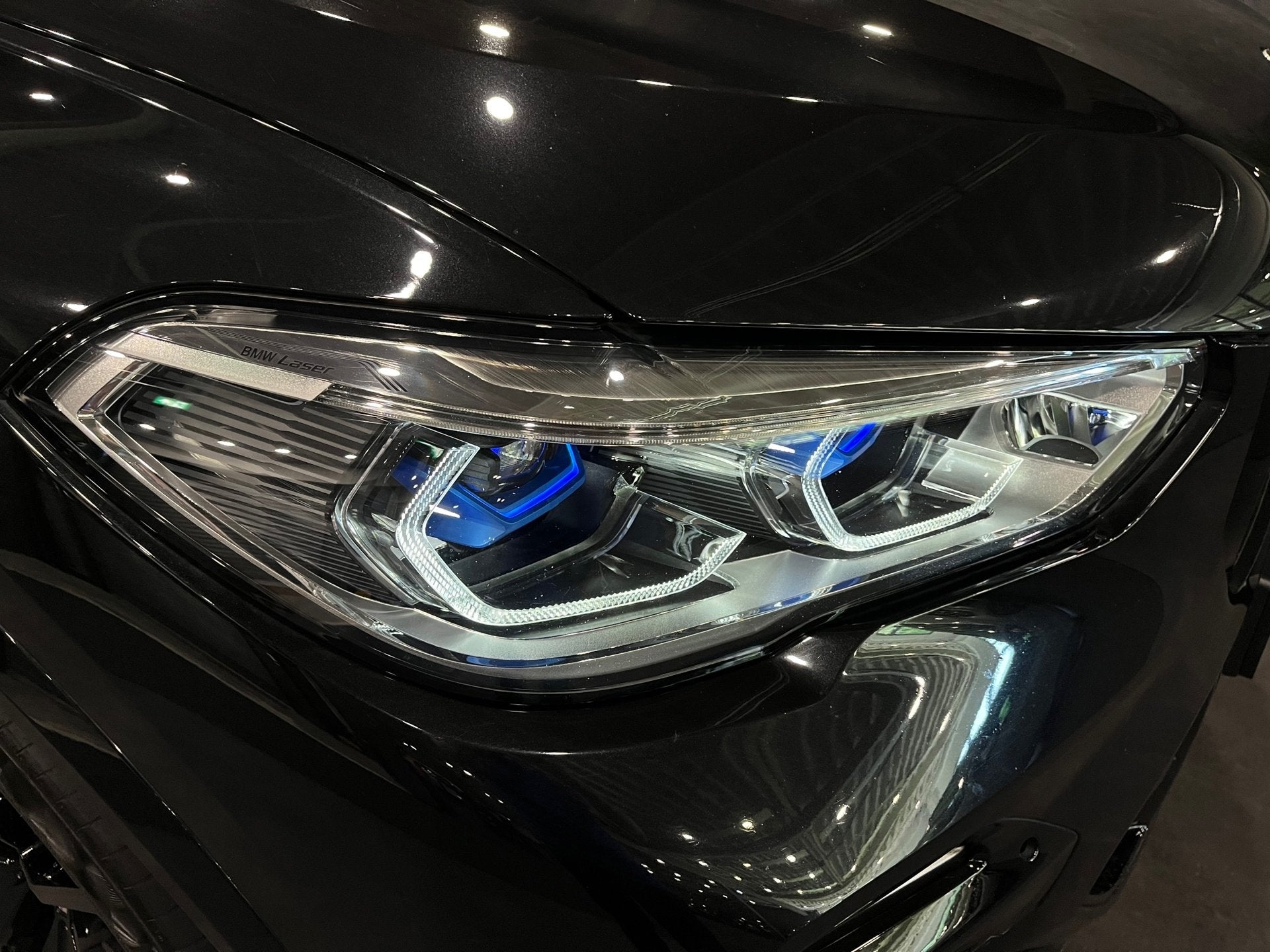 BMW X5 XDrive40i High Executive NAP LASER ACHTERASBESTURING, Auto's, Automaat, Dealer onderhouden, Gebruikt, 138 €/maand