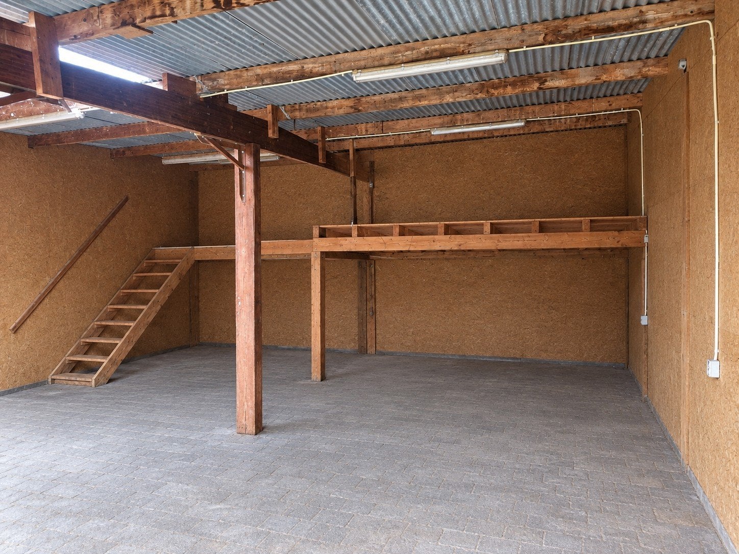 Loods/garagebox  te huur