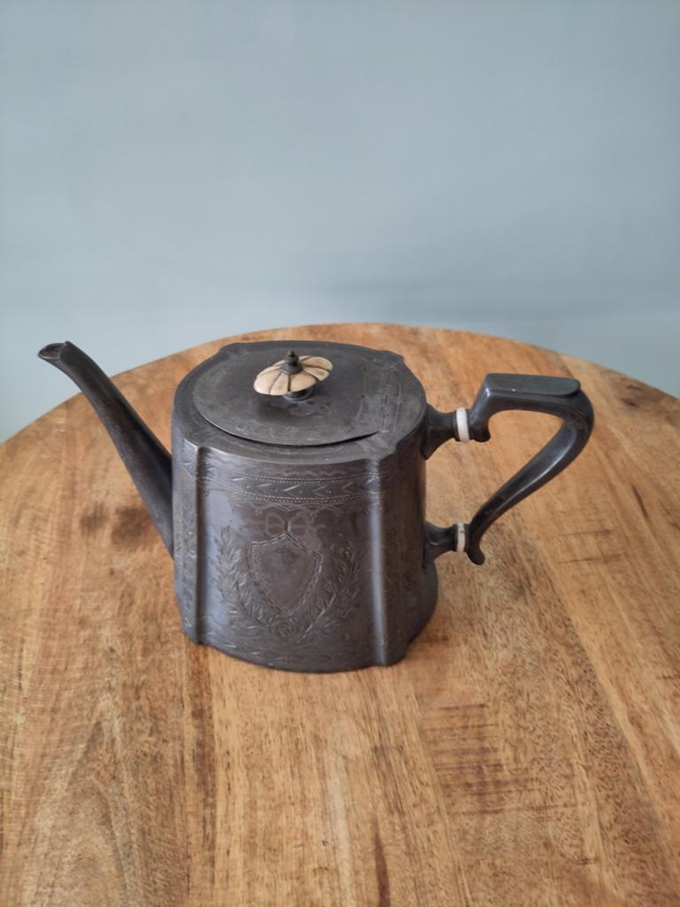 Antieke tinnen theepot met gravures, Antiek en Kunst, Antiek | Tin, Ophalen of Verzenden