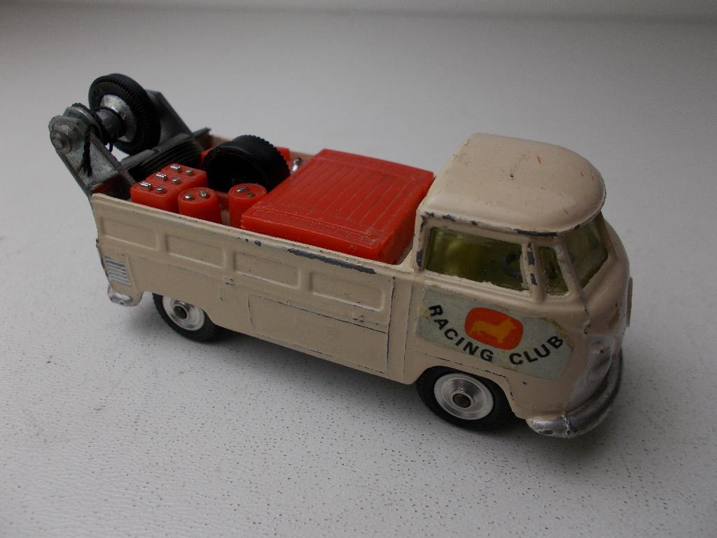 1969 Corgi Toys 490. VOLKSWAGEN RACING TEAM BREAKDOWN TRUCK., Hobby en Vrije tijd, Modelauto's | 1:43, Gebruikt, Bus of Vrachtwagen
