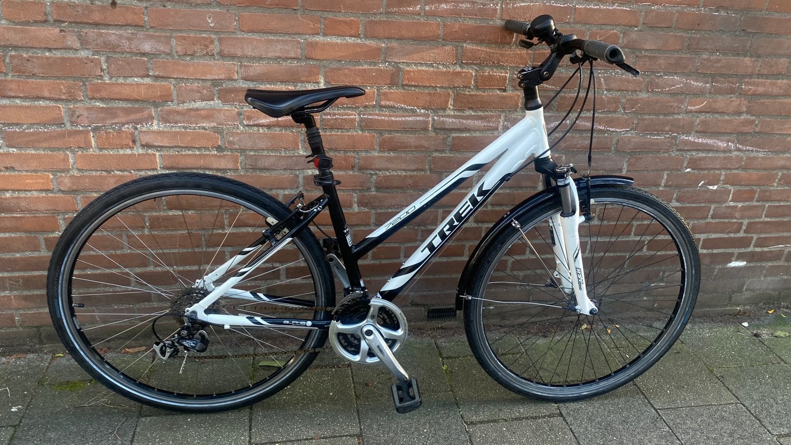 TREK Alpha 7200 17,5” Damesfiets (trekking/tour/sport), 28 inch, Gebruikt, Velgrem, Meer dan 20 versnellingen