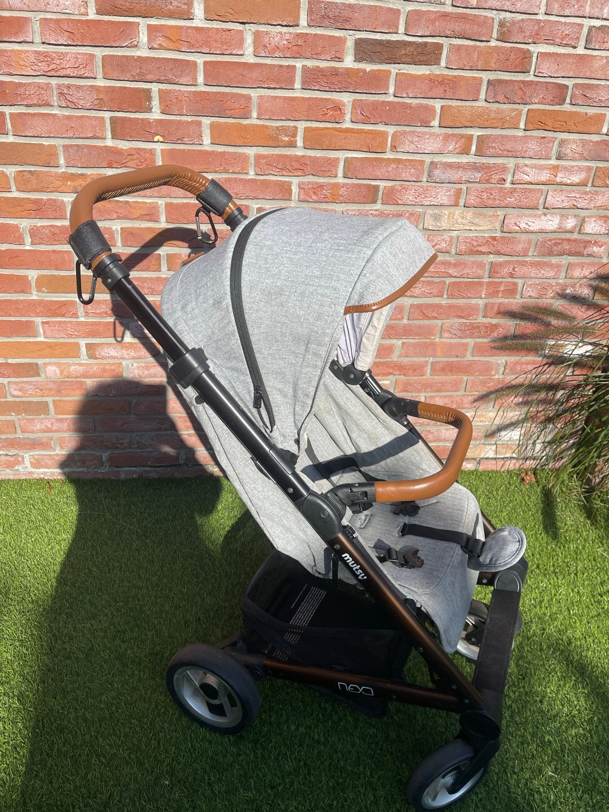 Mutsy Nexo kinderwagen met voetenzak, regenhoes en 2 houders, Gebruikt, Verstelbare duwstang, Mutsy, Ophalen