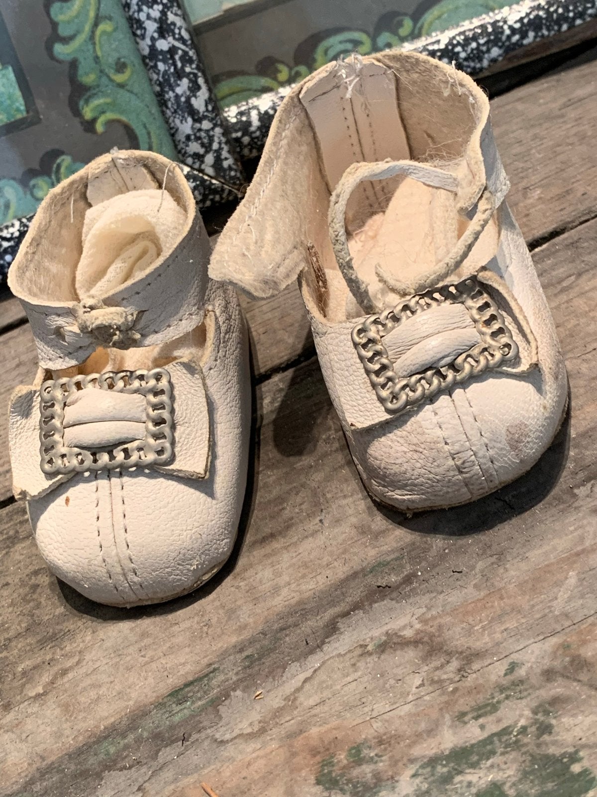 Antieke zeemleren babyschoentjes met sokjes, Ophalen of Verzenden, Kinderen