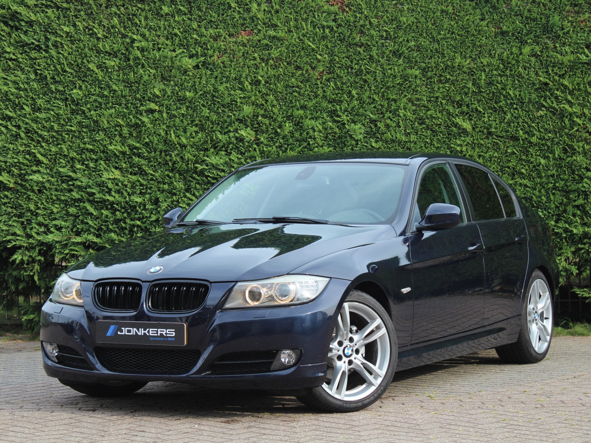 BMW 3-serie 320i Business Line | Trekhaak | 18 inch, 4 cilinders, Blauw, Origineel Nederlands, Bedrijf