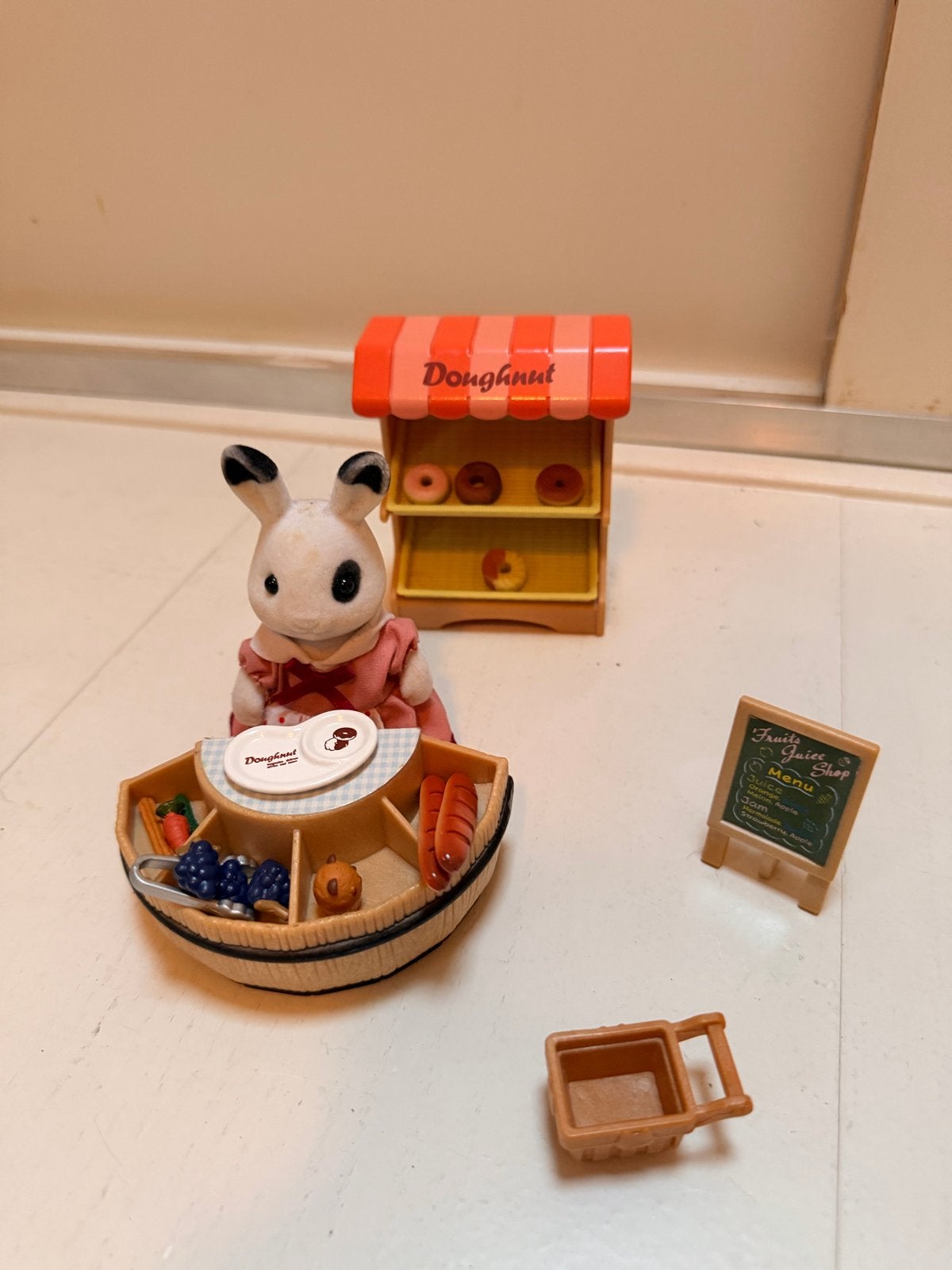 Sylvanian Families Donut Winkel met Figuur en Accessoires, Ophalen of Verzenden, Zo goed als nieuw, Jongen of Meisje