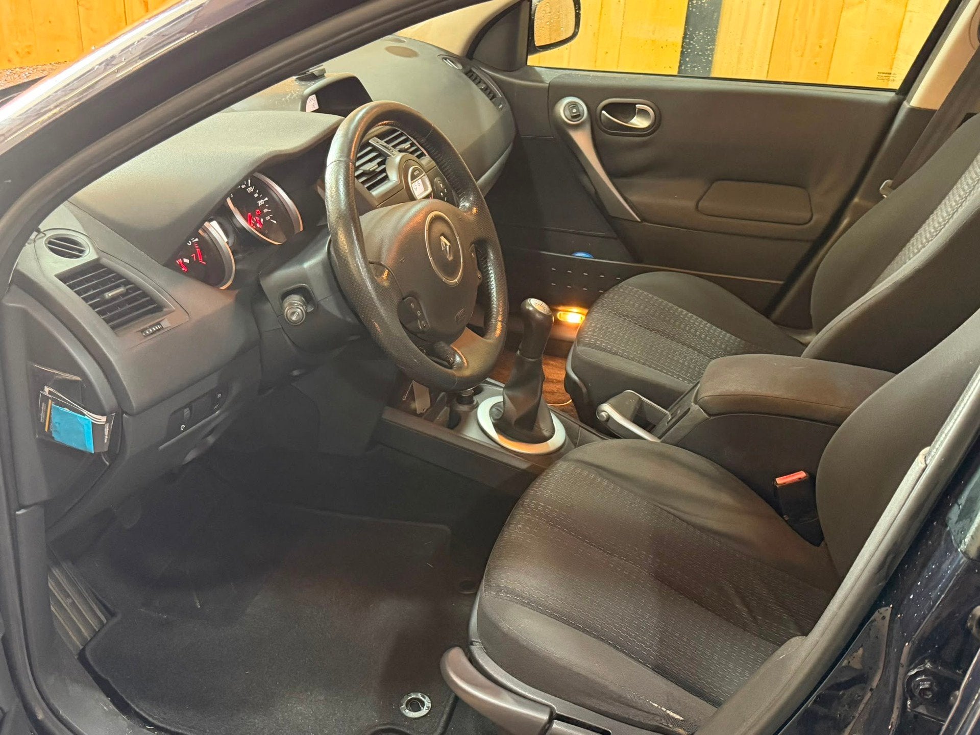 Renault Mégane Grand Tour 1.6-16V Tech Line Facelift APK 04, Auto's, Renault, Gebruikt, 4 cilinders, Blauw, Euro 4