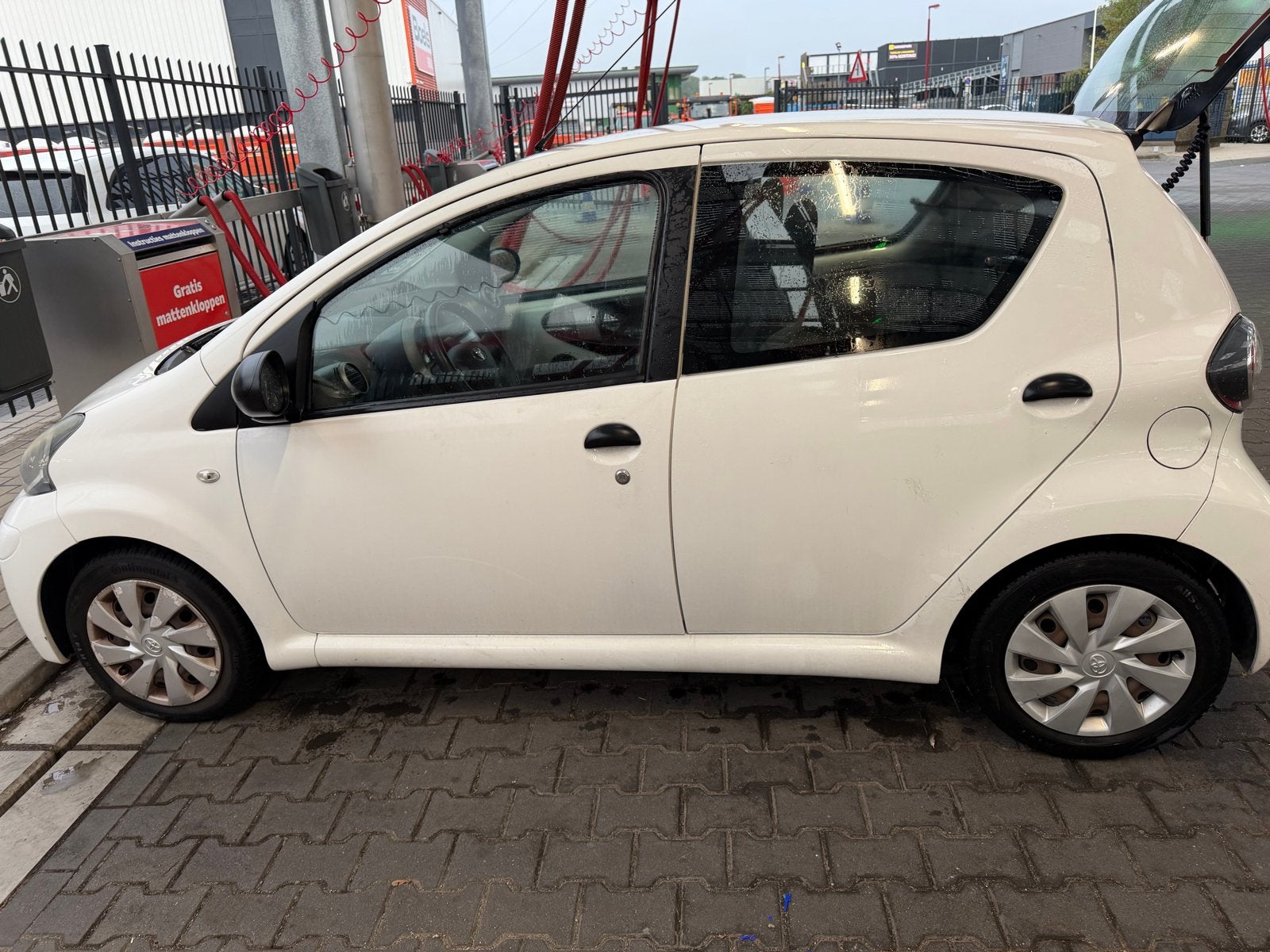 Toyota Aygo 1.0 12V Vvt-i 5DRS 2013 Wit, Voorwielaandrijving, 4 stoelen, Origineel Nederlands, Handgeschakeld