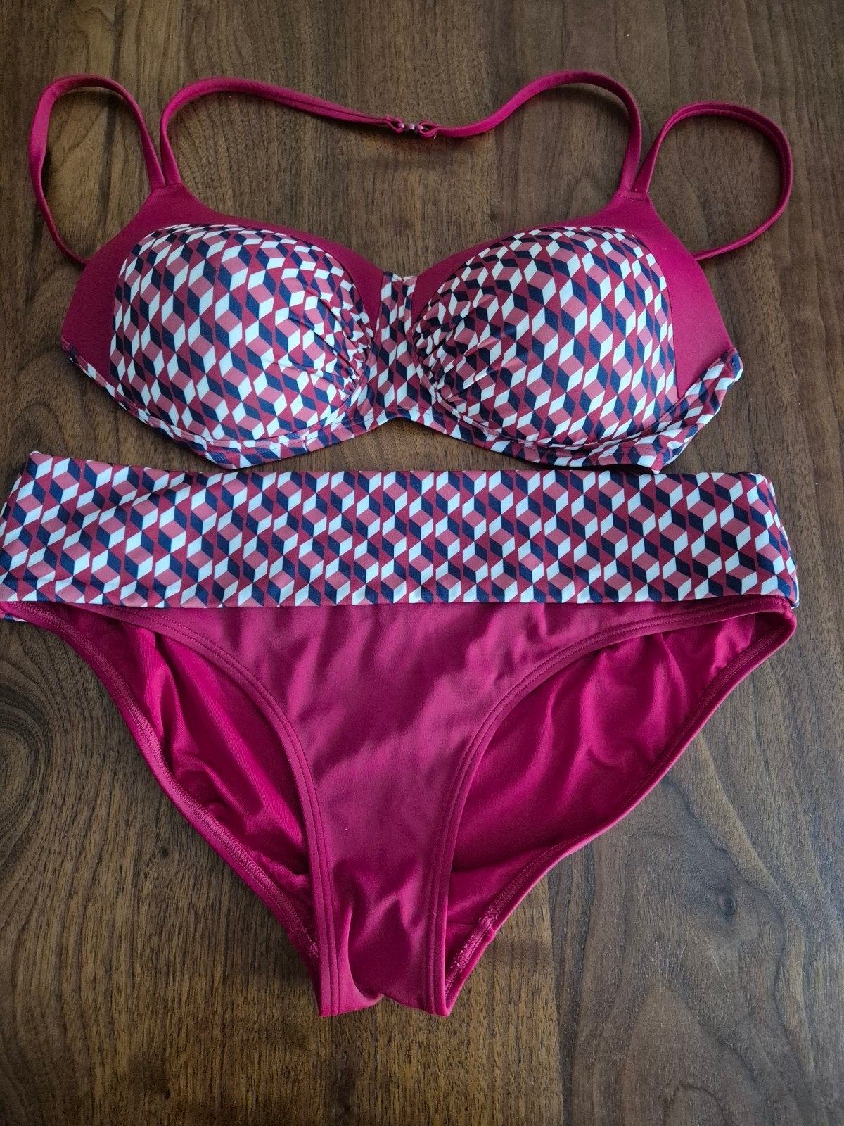 Amoena Prothese Bikini 42-B - Bordeaux Rood, Kleding | Dames, Ophalen of Verzenden, Zo goed als nieuw, Rood, Bikini