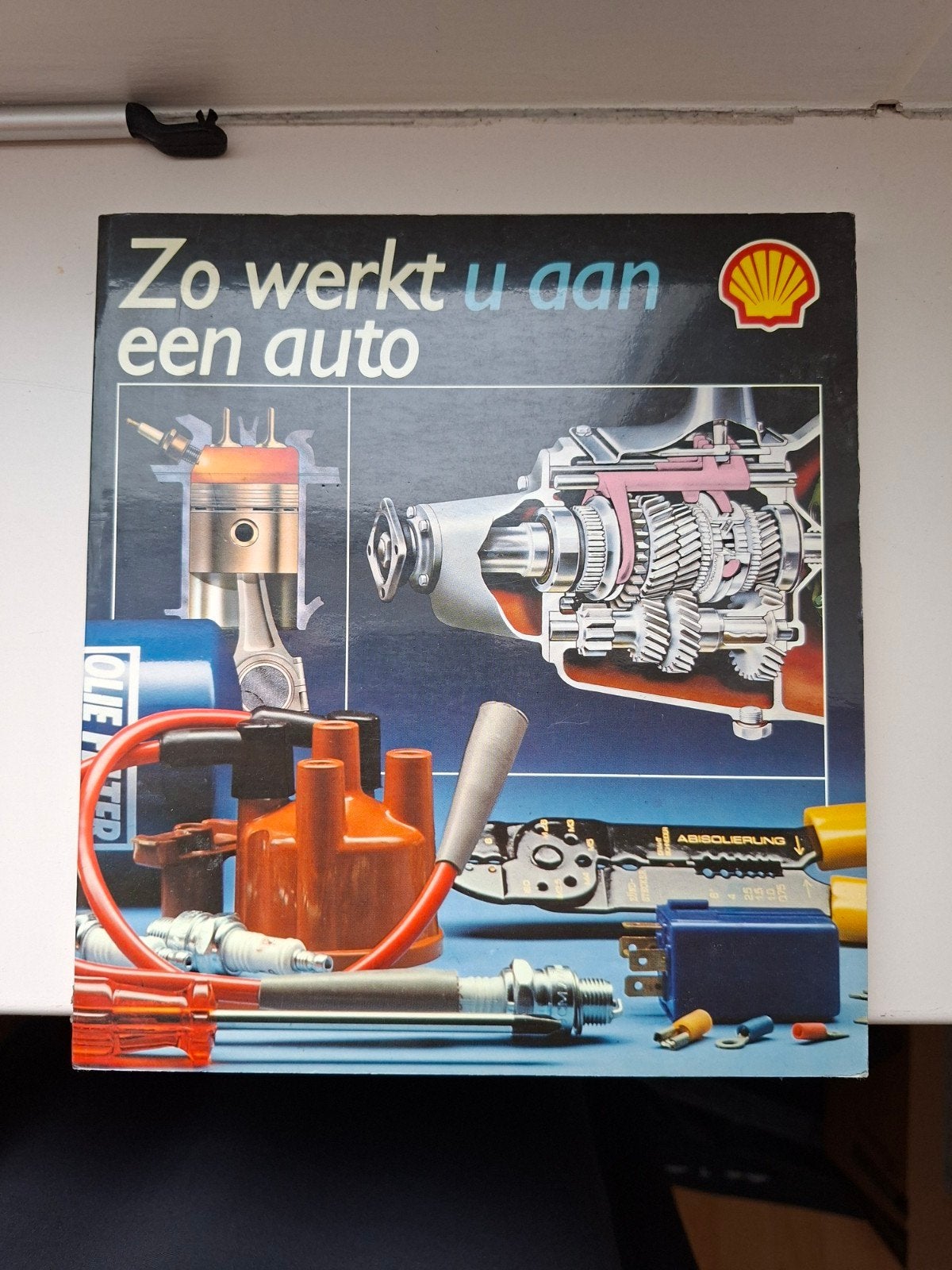 Zo werkt u aan een auto - Shell handleiding, Boeken, Ophalen of Verzenden, Gelezen, Algemeen, Shell
