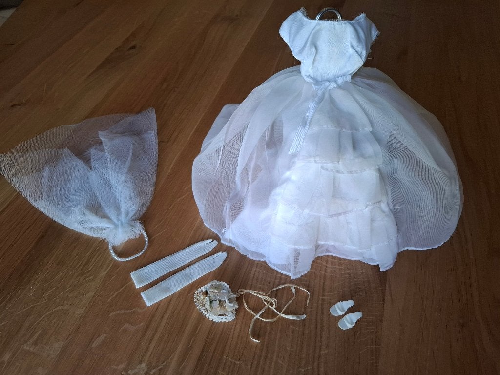 Barbie Bride's Dream # 947 * 1963, Verzamelen, Ophalen of Verzenden, Zo goed als nieuw, Kleertjes