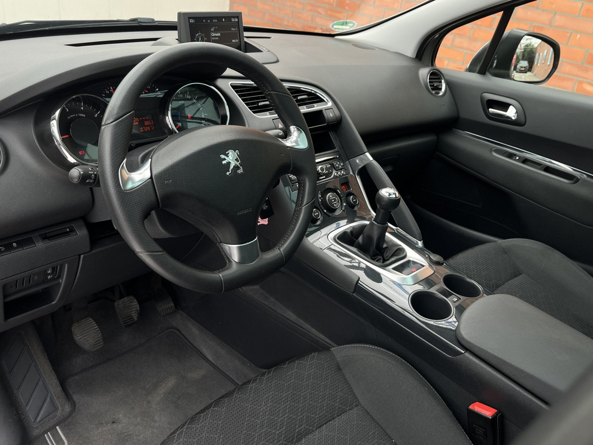 Peugeot 3008 120 VTi Style | Panoramadak | Trekhaak | Achter, Voorwielaandrijving, Gebruikt, Zwart, 4 cilinders