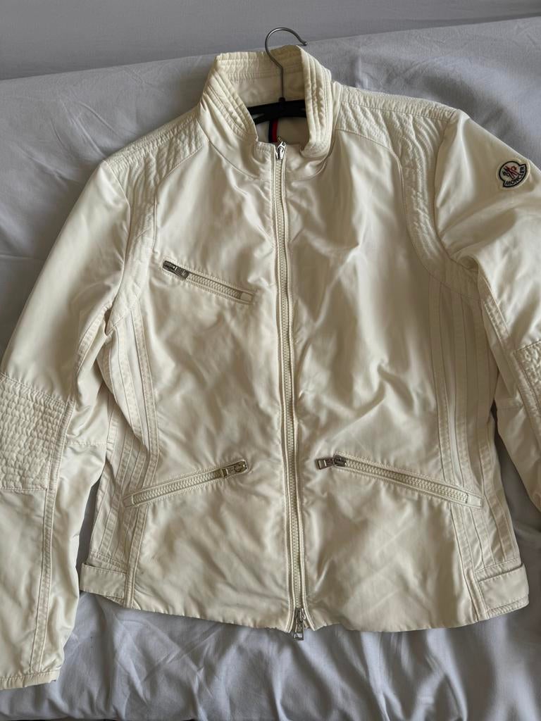 Te koop een dames Moncler jasje, Ophalen of Verzenden, Zo goed als nieuw, Maat 34 (XS) of kleiner, Beige