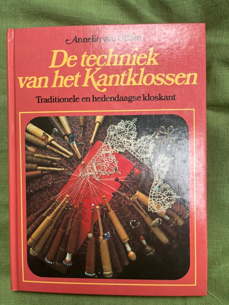 De techniek van het Kantklossen - Annelie van Olffen, Ophalen of Verzenden, Zo goed als nieuw