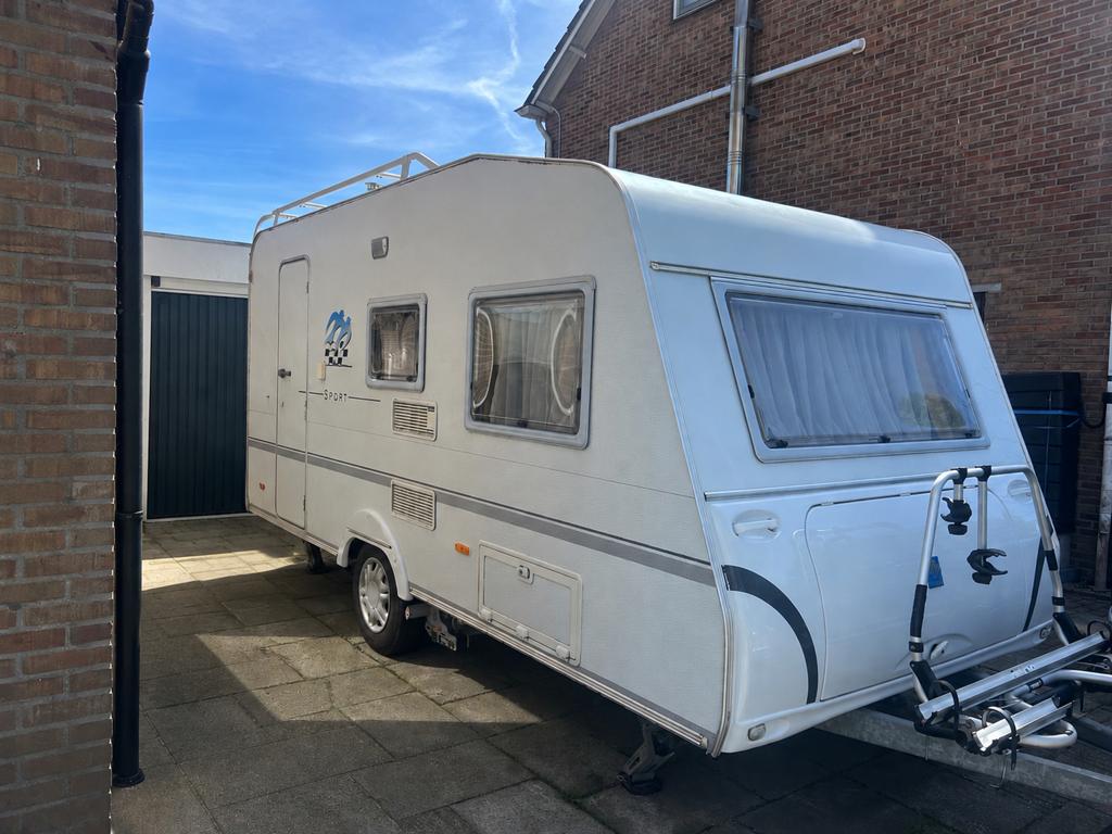 Super nette Knaus Sport 420qd met mover, tent en vele opties, Dwarsbed, Treinzit, 750 - 1000 kg, 4 tot 5 meter