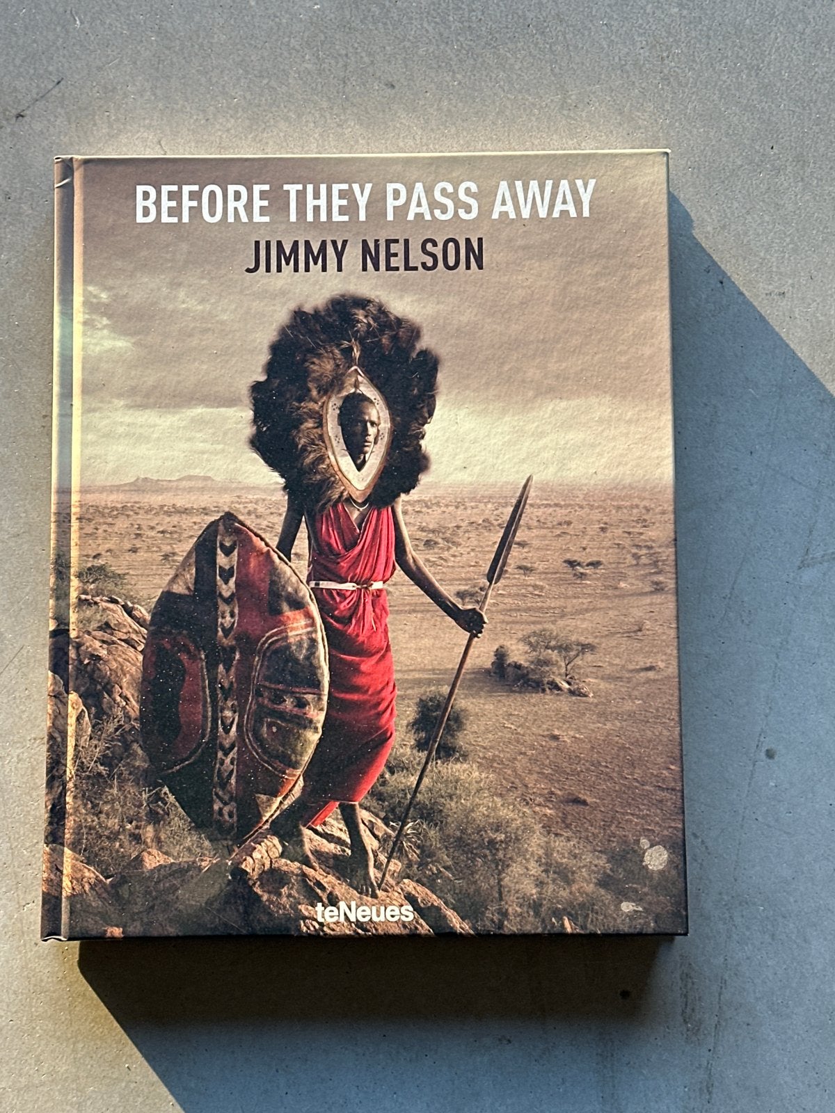 Before They Pass Away - Jimmy Nelson (Fotoboek), Boeken, Ophalen of Verzenden, Zo goed als nieuw, Fotografie algemeen