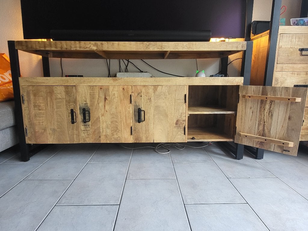 Te koop! Mangohouten eettafel en Dressior., Ophalen, Gebruikt, Met deur(en), MangoHout en industrieël