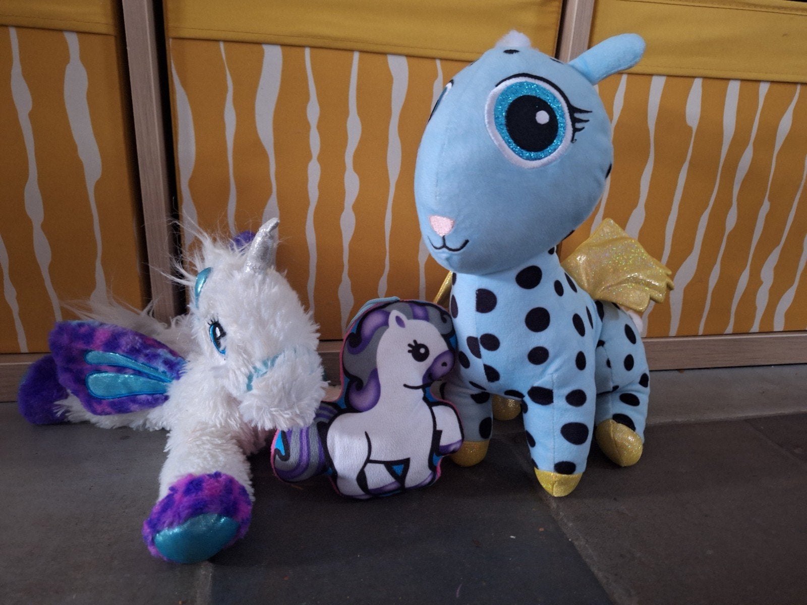 Eenhoorn en gevleugeld paard knuffels - Zo goed als nieuw, Overige karakters, Ophalen of Verzenden, Zo goed als nieuw, Middelgroot (20 tot 80 cm)