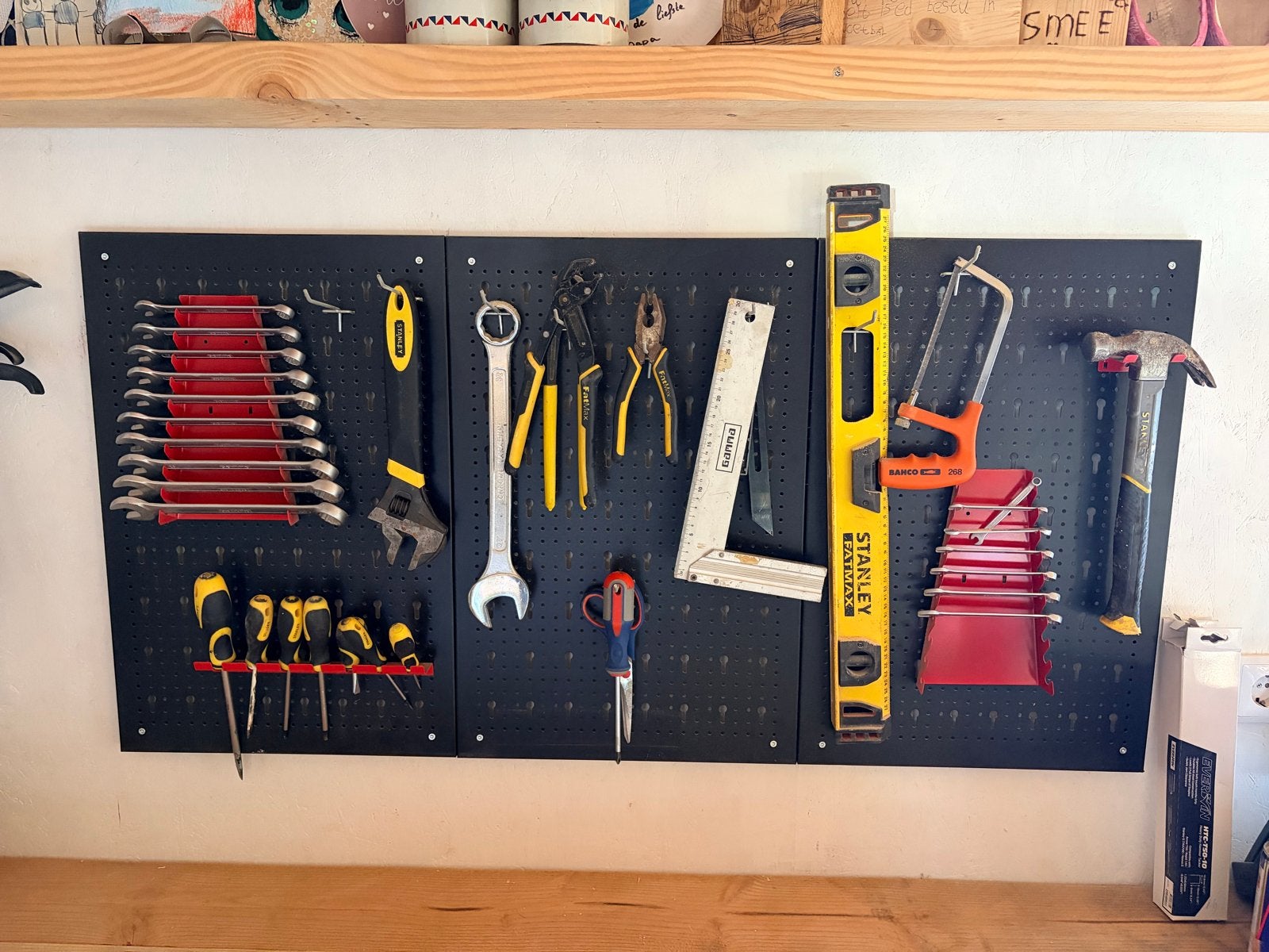 Tectake Gereedschapswand met Haken - Zwart/Rood, Doe-het-zelf en Verbouw, Gereedschap | Handgereedschap, Gebruikt, Ophalen