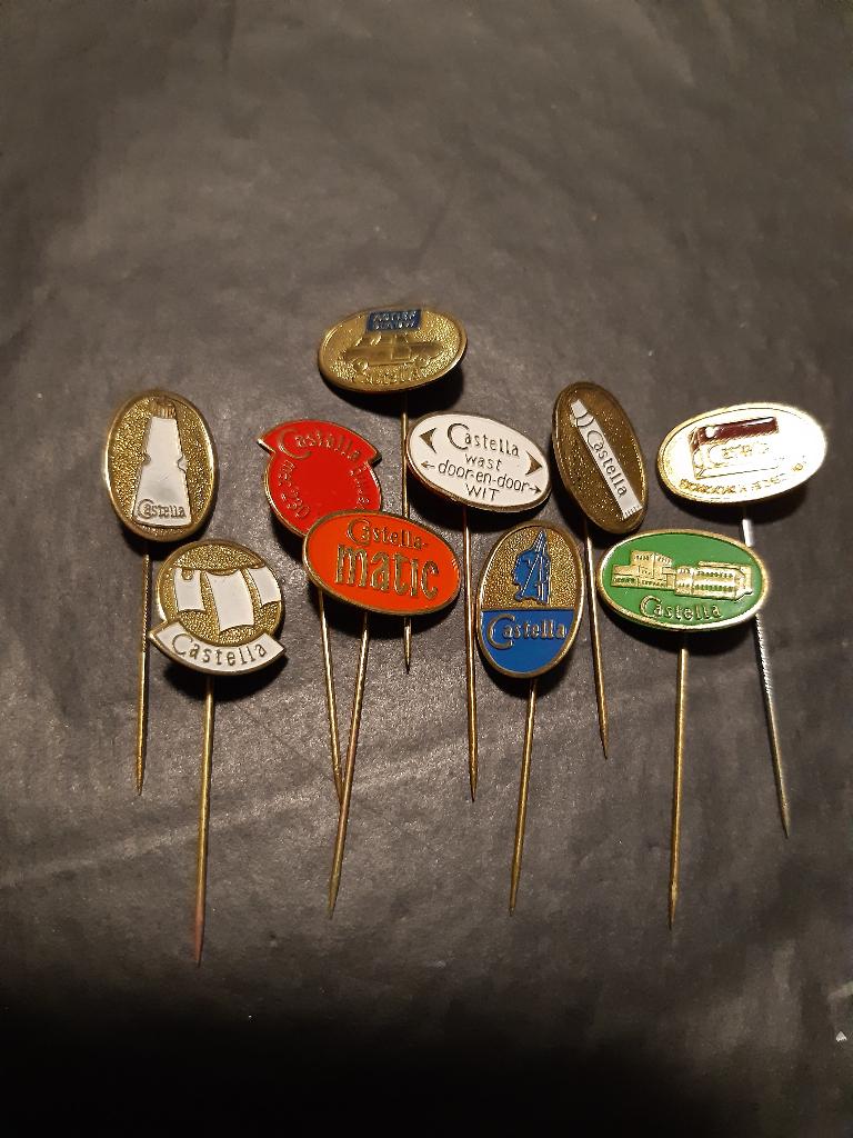 10 x speld Castella (Z190-96), Verzamelen, Speldjes, Pins en Buttons, Ophalen of Verzenden, Zo goed als nieuw
