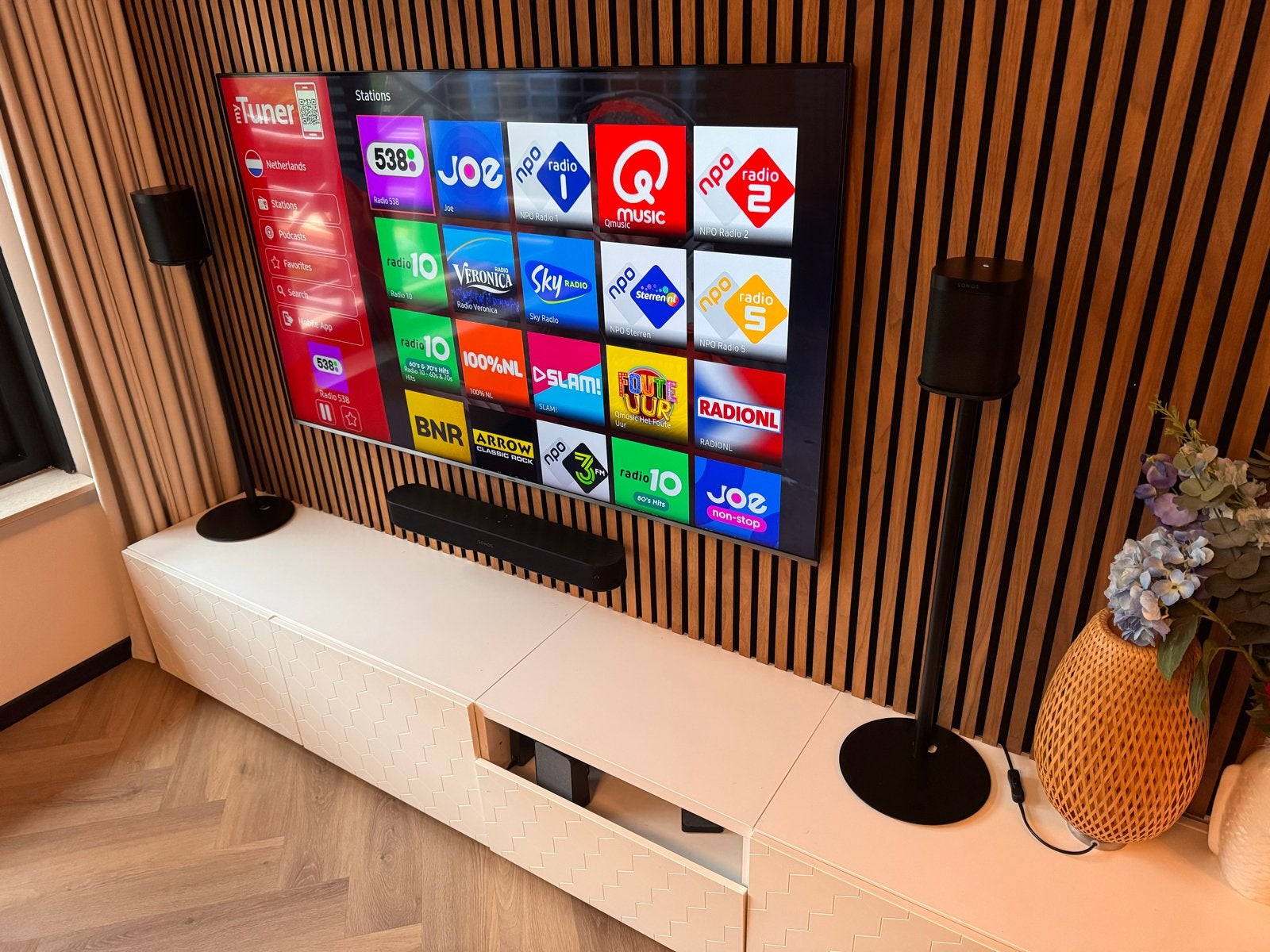 2x Sonos One SL op standaard