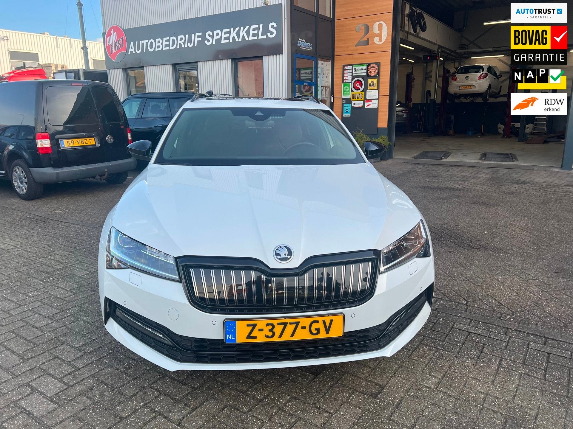 Skoda Superb Combi 1.4 TSI iV Sportline Hybride 204 PK 12 Ma, Auto's, Dealer onderhouden, Gebruikt, 4 cilinders, Wit