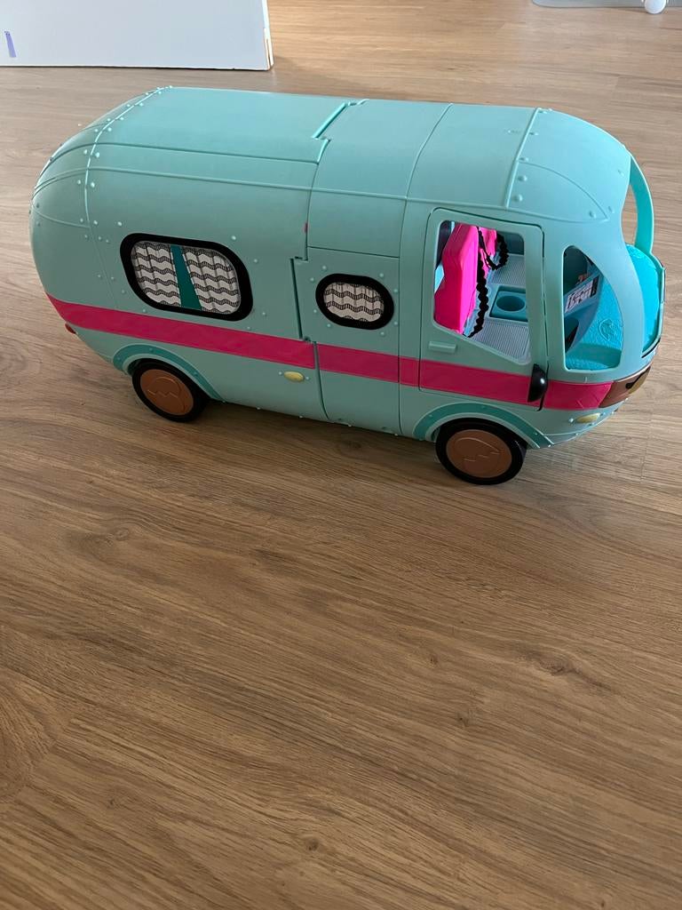 LOL OMG Camper met accessoires en poppen, Ophalen of Verzenden, Zo goed als nieuw