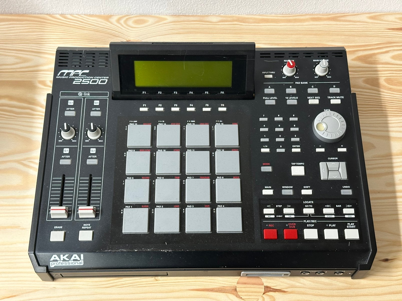 Akai MPC 2500 JJOS 128mb, Muziek en Instrumenten, Ophalen, Gebruikt