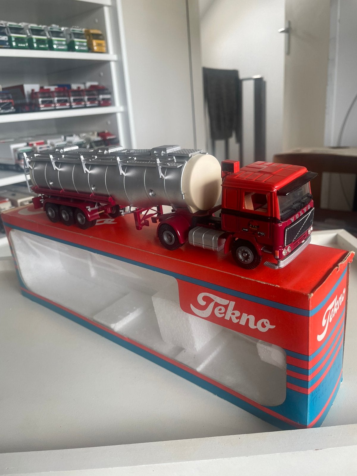Volvo F10 RTC, Ophalen of Verzenden, Zo goed als nieuw, Bus of Vrachtwagen, Tekno