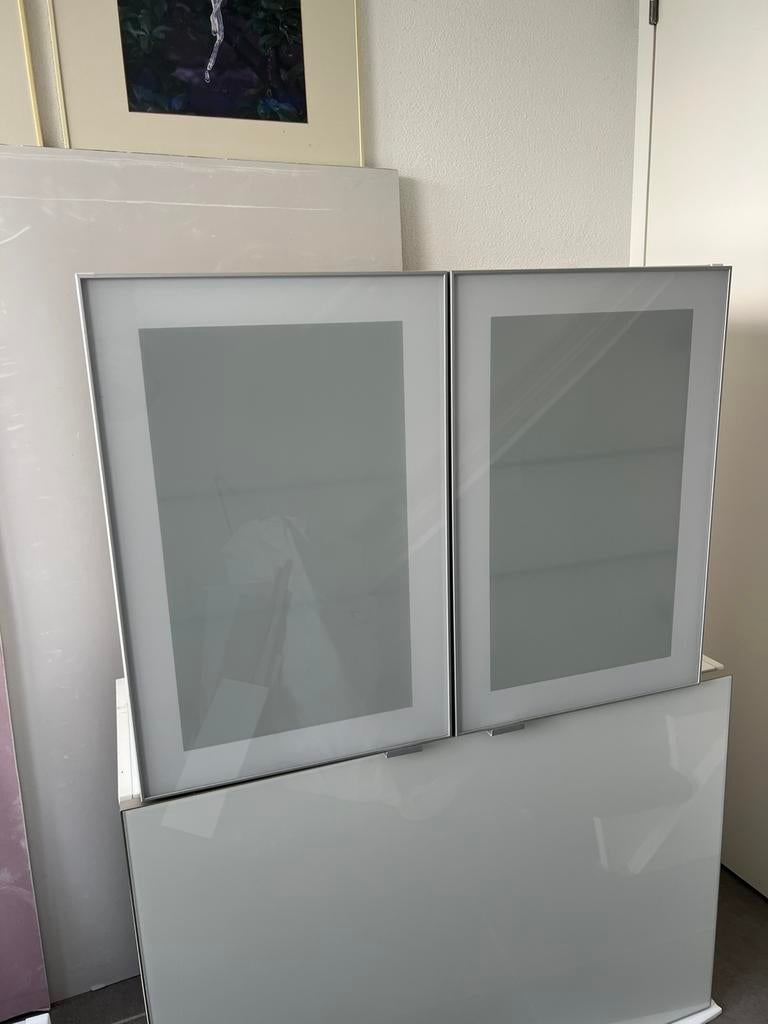 IKEA BESTÅ Bovenkastje met glazen deuren en planken, Ophalen of Verzenden, Gebruikt