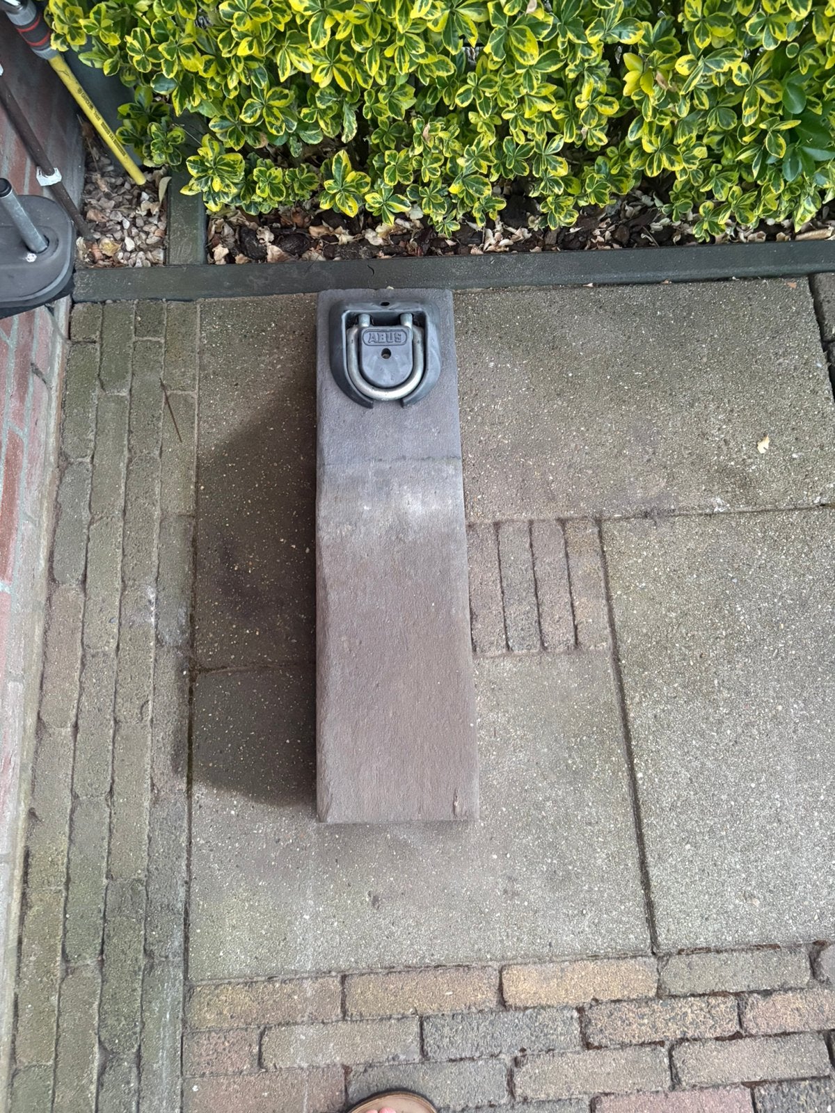ABUS WBA100 anker op betonnenbiels voor brommer/scooter, Ophalen, Gebruikt, Slot