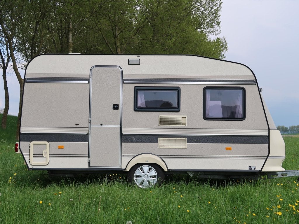 Hobby Classic 420 TM / voortent / luifel / BOVAG '26, Caravans en Kamperen, Dwarsbed, Hobby, Bedrijf, Treinzit